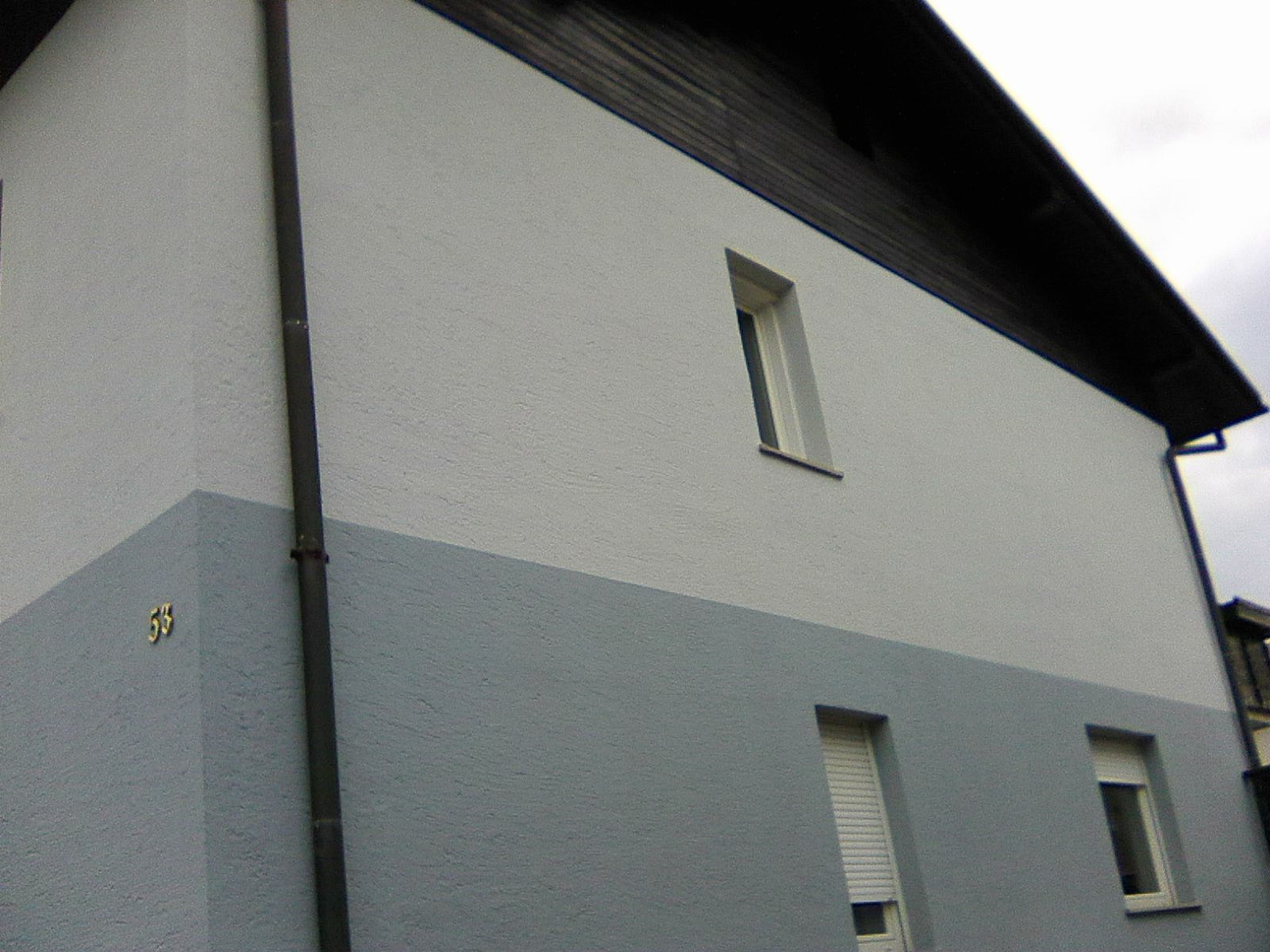 Fasada barvana v dveh odtenkih